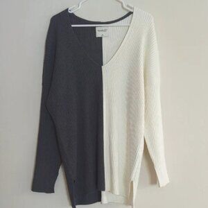 Abercrombie & Fitch Soft AF Collection Grey Cream V-Neck Tunic Sweater - XL